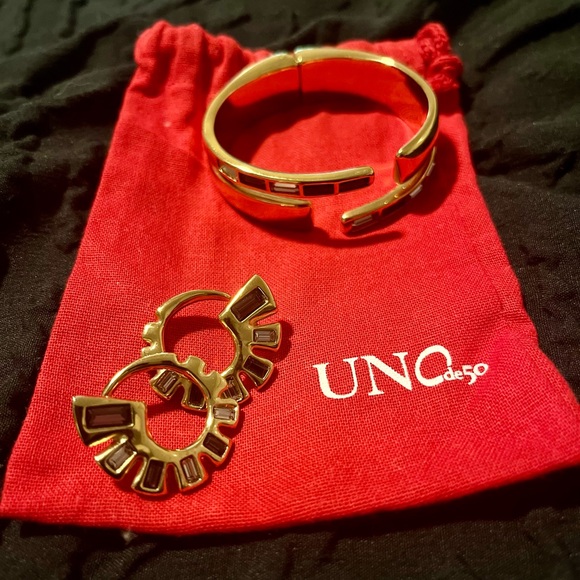 Beautiful Bracelet and earrings from UNO de 50 New without tags